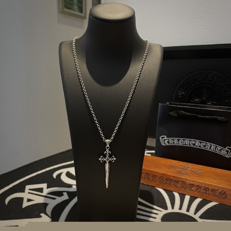 Ch**me He**ts necklaces